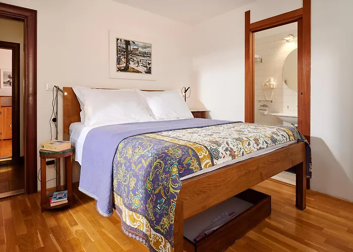 Bed & Breakfast Croliday 3*